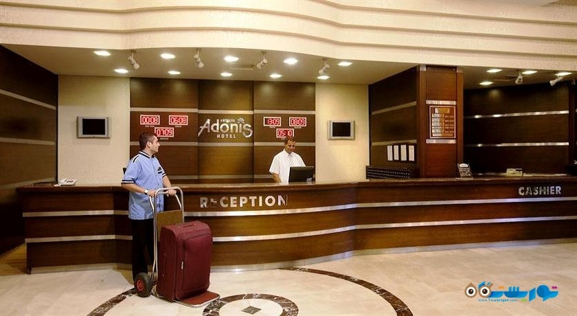 میز پذیرش هتل آدونیس